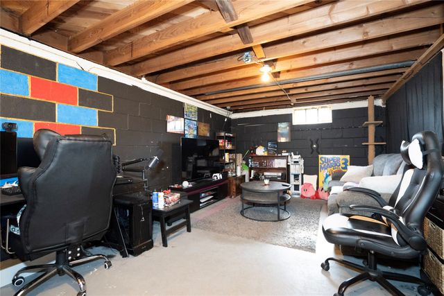 205 E 17th Street Place N, Newton, IA 50208