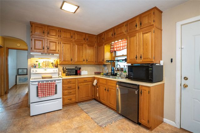 205 E 17th Street Place N, Newton, IA 50208