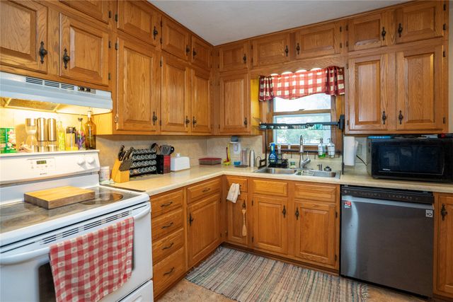 205 E 17th Street Place N, Newton, IA 50208