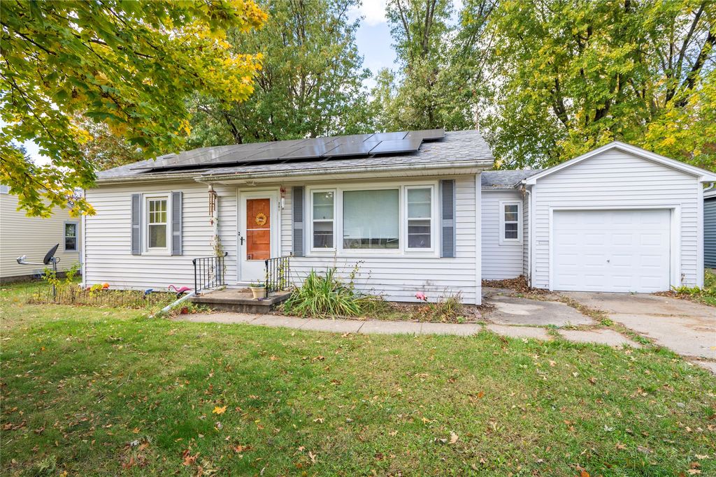 205 E 17th Street Place N, Newton, IA 50208