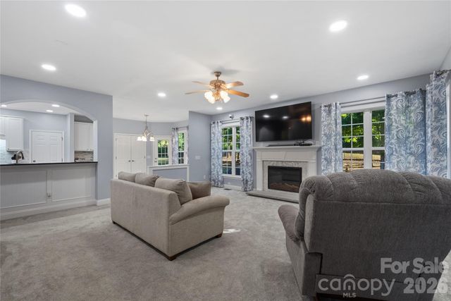 2612 Albatross Lane, Matthews, NC 28104