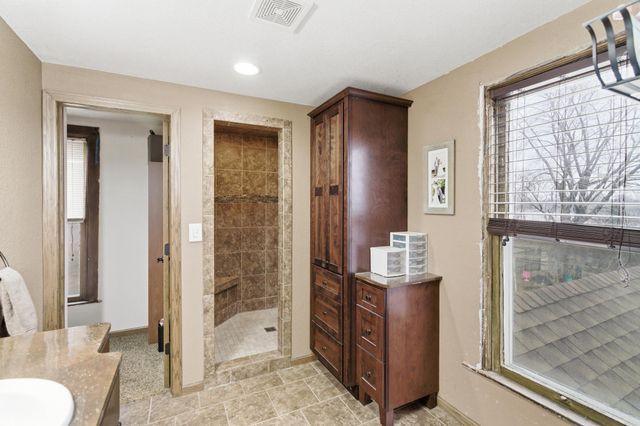 136 1st Avenue, Alden, MN 56009