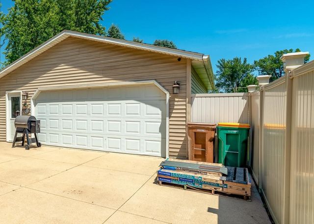 136 1st Avenue, Alden, MN 56009