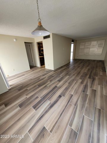 750 E MICHELLE Drive, Phoenix, AZ 85022