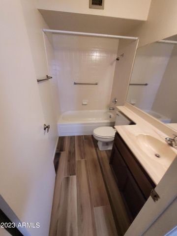 750 E MICHELLE Drive, Phoenix, AZ 85022