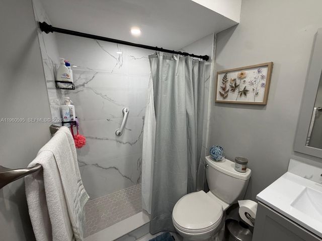 5365 W 14th Ln, Hialeah, FL 33012