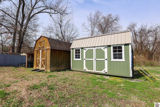 6135 Majestic Oak Dr, Paducah, KY 42003