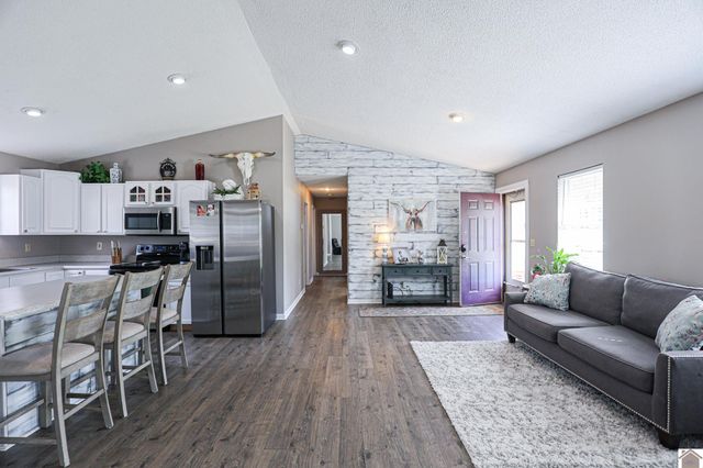 6135 Majestic Oak Dr, Paducah, KY 42003