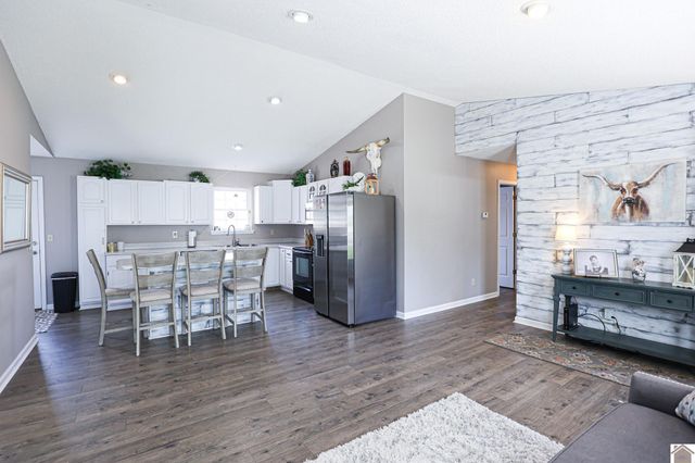 6135 Majestic Oak Dr, Paducah, KY 42003