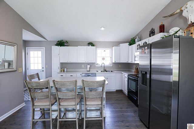 6135 Majestic Oak Dr, Paducah, KY 42003