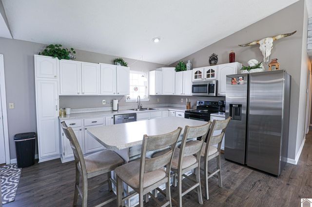 6135 Majestic Oak Dr, Paducah, KY 42003