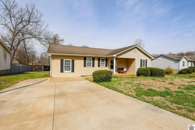 6135 Majestic Oak Dr, Paducah, KY 42003