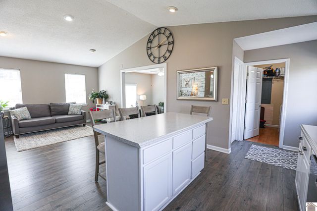 6135 Majestic Oak Dr, Paducah, KY 42003