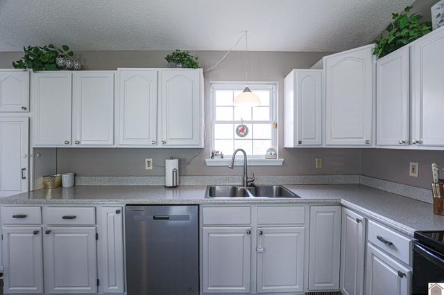 6135 Majestic Oak Dr, Paducah, KY 42003