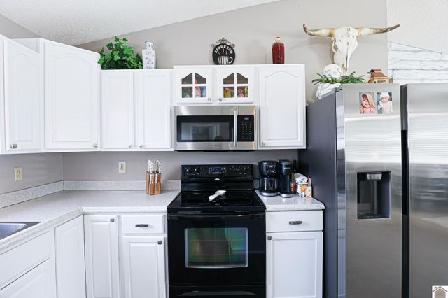 6135 Majestic Oak Dr, Paducah, KY 42003