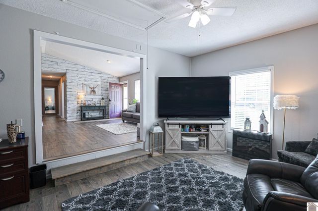 6135 Majestic Oak Dr, Paducah, KY 42003