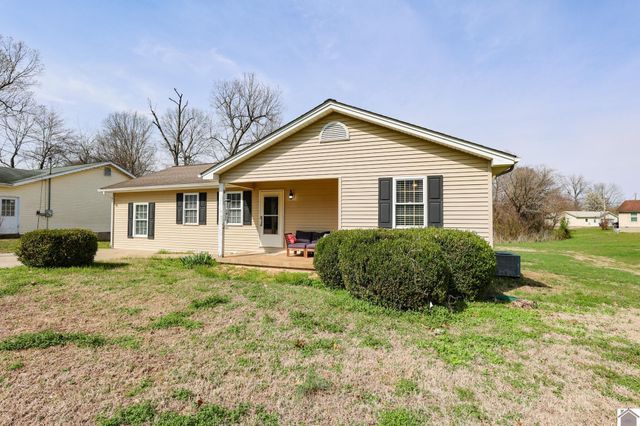 6135 Majestic Oak Dr, Paducah, KY 42003