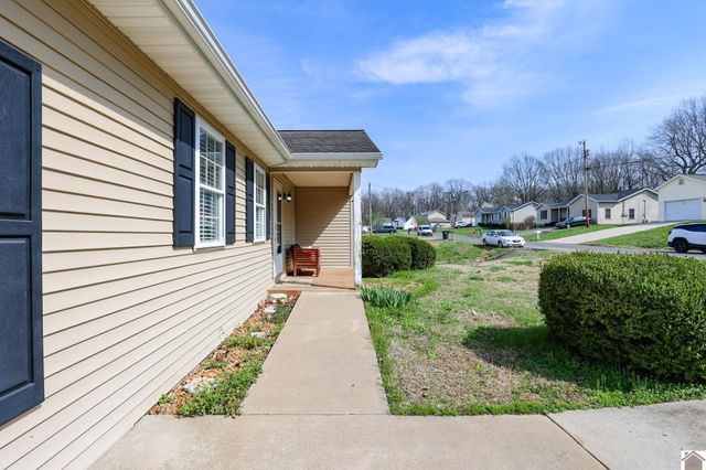 6135 Majestic Oak Dr, Paducah, KY 42003