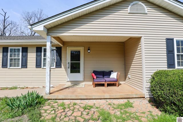 6135 Majestic Oak Dr, Paducah, KY 42003