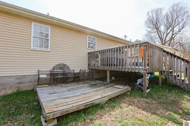 6135 Majestic Oak Dr, Paducah, KY 42003