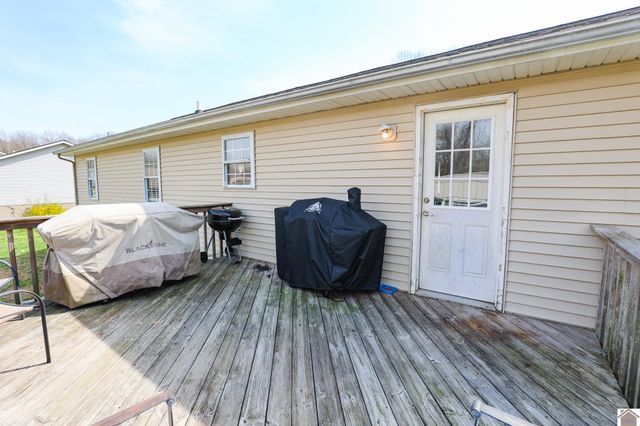 6135 Majestic Oak Dr, Paducah, KY 42003