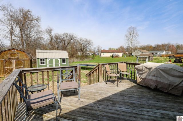 6135 Majestic Oak Dr, Paducah, KY 42003