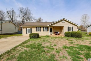 6135 Majestic Oak Dr, Paducah, KY 42003