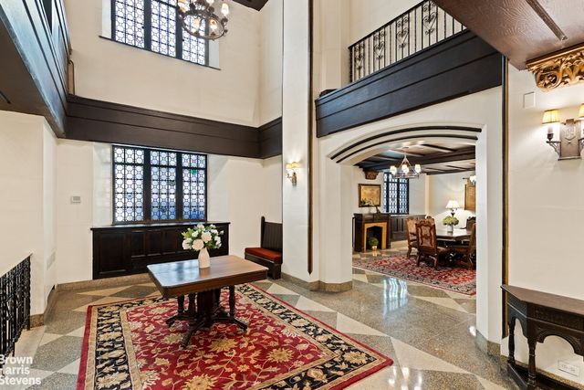 320 E 42nd St Apt 1001, New York City, NY 10017