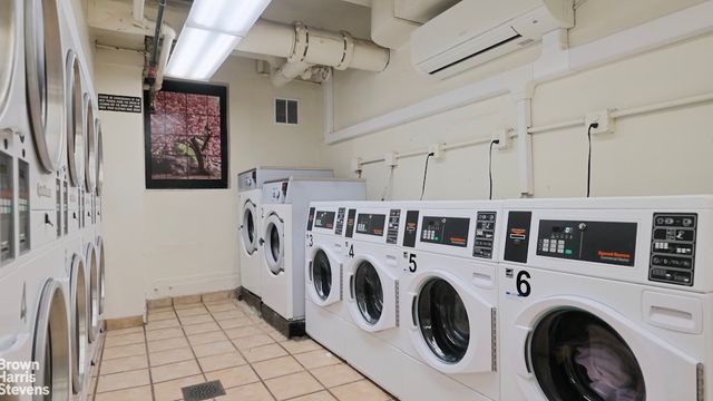 320 E 42nd St Apt 1001, New York City, NY 10017