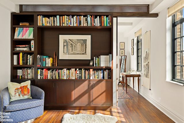 320 E 42nd St Apt 1001, New York City, NY 10017