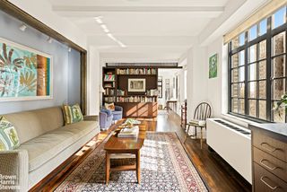 320 E 42nd St Apt 1001, New York City, NY 10017