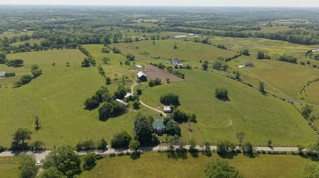 6300 McCowans Ferry Road, Versailles, KY 40383