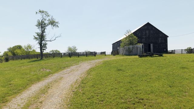 6300 McCowans Ferry Road, Versailles, KY 40383