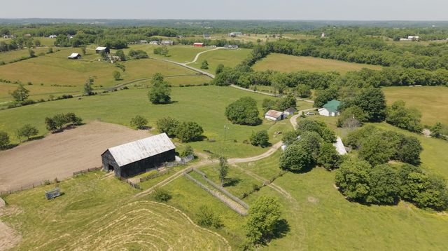 6300 McCowans Ferry Road, Versailles, KY 40383
