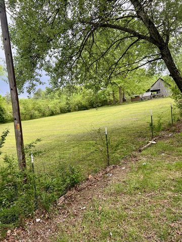7526 Johnny Crow Rd, Lyles, TN 37098
