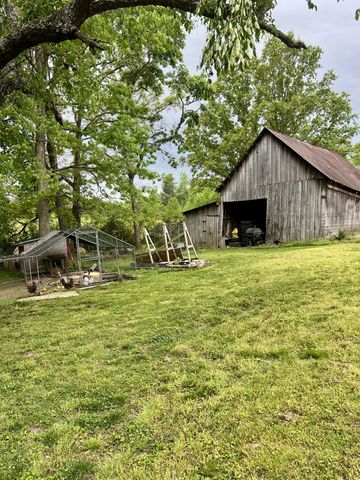 7526 Johnny Crow Rd, Lyles, TN 37098