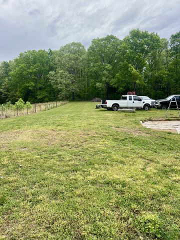 7526 Johnny Crow Rd, Lyles, TN 37098