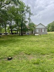 7526 Johnny Crow Rd, Lyles, TN 37098