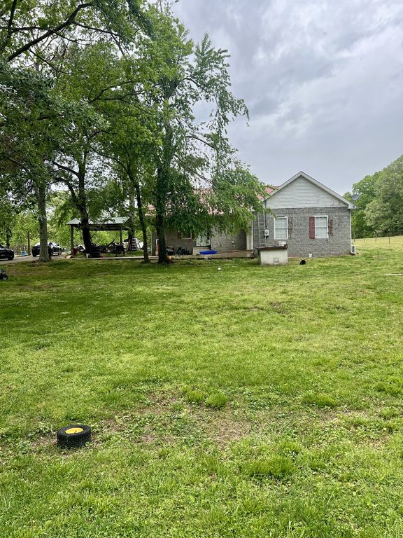7526 Johnny Crow Rd, Lyles, TN 37098