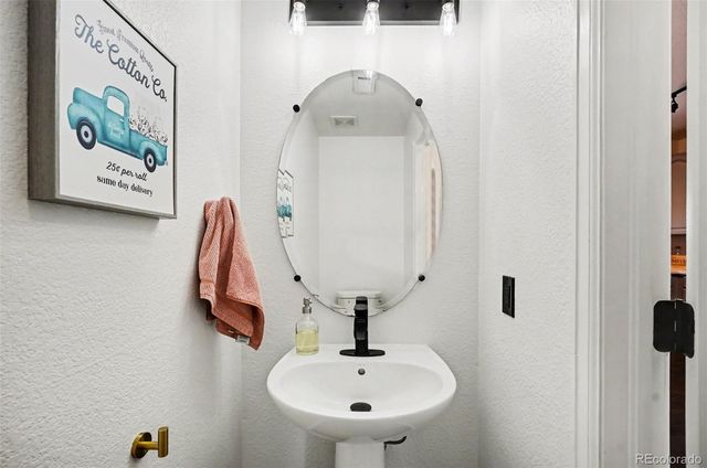 655 Elizabeth Street Circle, Dacono, CO 80514