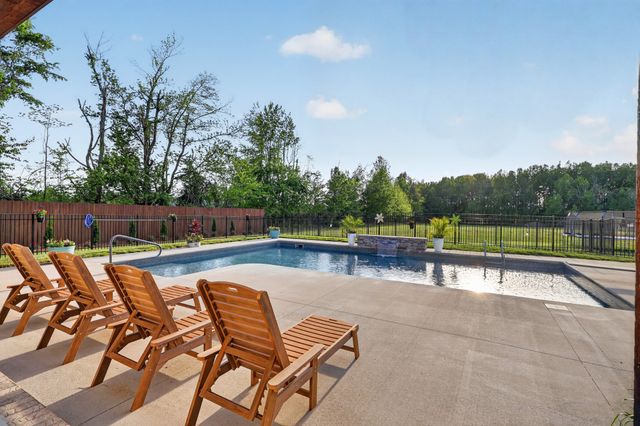 879 Mount Vernon Rd, Bethpage, TN 37022