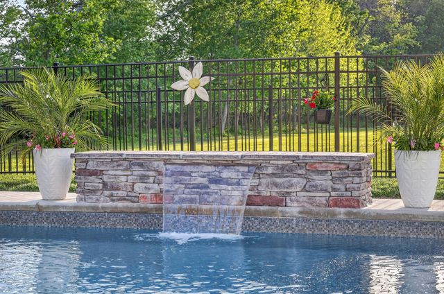 879 Mount Vernon Rd, Bethpage, TN 37022