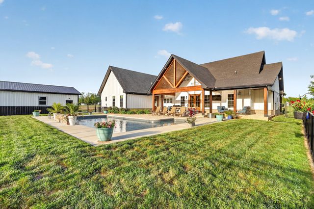 879 Mount Vernon Rd, Bethpage, TN 37022