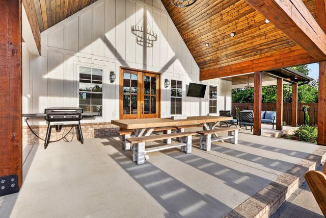 879 Mount Vernon Rd, Bethpage, TN 37022