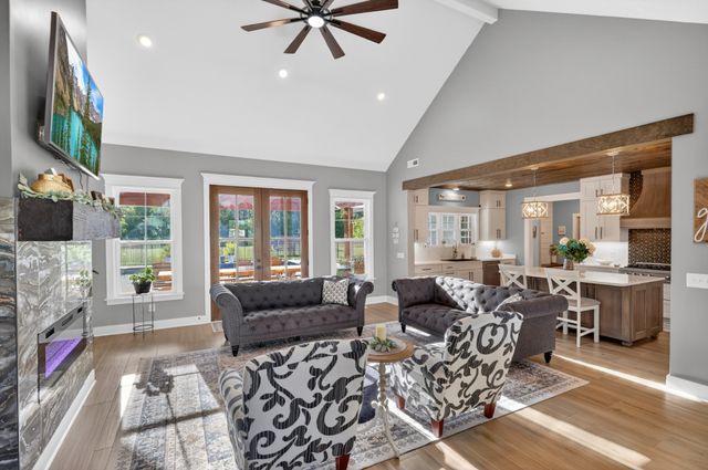 879 Mount Vernon Rd, Bethpage, TN 37022