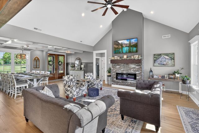 879 Mount Vernon Rd, Bethpage, TN 37022