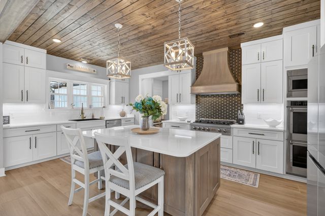 879 Mount Vernon Rd, Bethpage, TN 37022