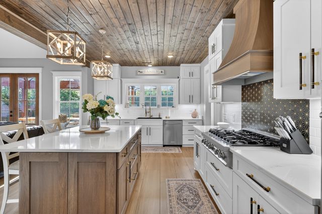 879 Mount Vernon Rd, Bethpage, TN 37022