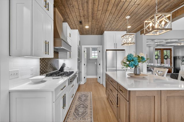 879 Mount Vernon Rd, Bethpage, TN 37022