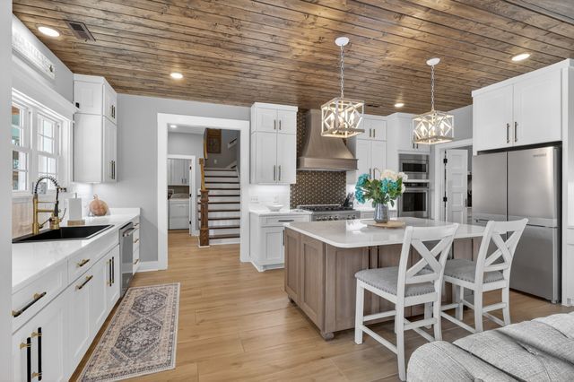 879 Mount Vernon Rd, Bethpage, TN 37022
